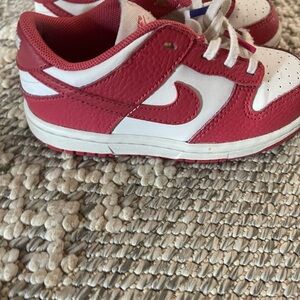 Nike Kids Low-Top Sneakers in White and Red